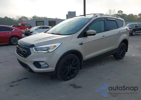 2017 Ford Escape Titanium z USA, uszkodzony, nr VIN 1FMCU9J95HUE99221
